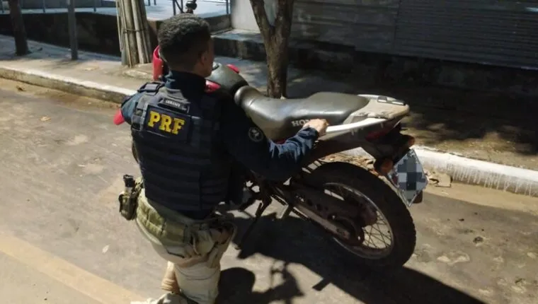 PRF apreende moto adulterada em Porto Franco e flagra transporte irregular de criança em Cidelândia