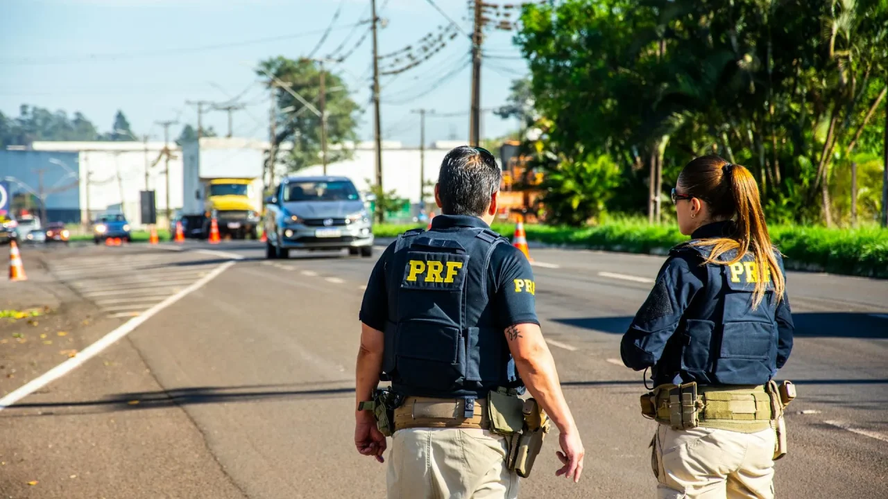 Mulher condenada por tráfico é capturada pela PRF durante abordagem em Balsas